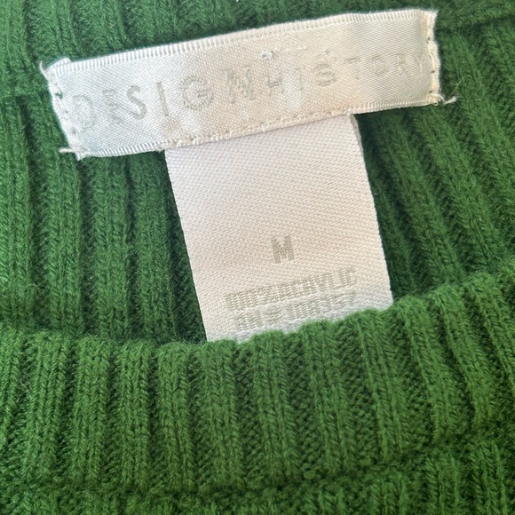 EUC Design History Long Sleeve Top With Flared Bell Sleeves - Picture 4 of 6